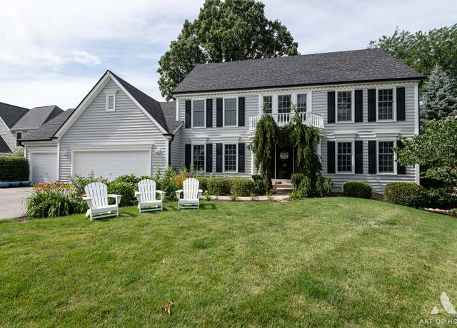 Property at 733 Saddle Rdg, Crystal Lake, IL 60012, 4 beds, 2.5 baths