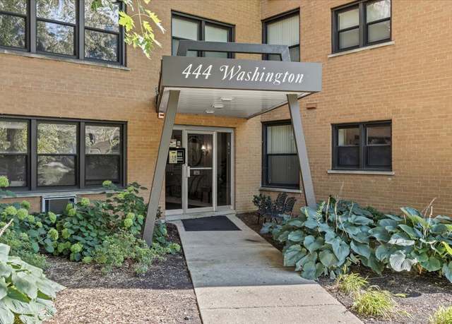Property at 444 Washington Blvd #207, Oak Park, IL 60302, 2 beds, 1.5 baths