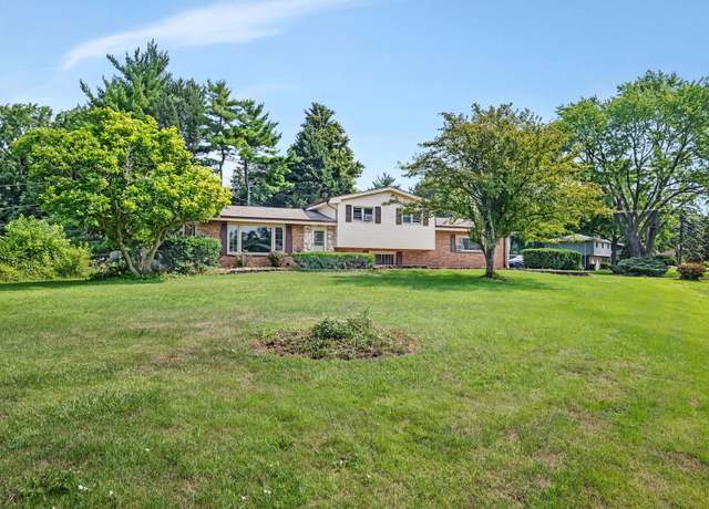 Property at 20W260 Meadow Ln, Lemont, IL 60439, 4 beds, 2 baths