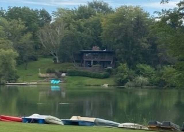 Property at 27094 W Lakeview Dr S, Lake Barrington, IL 60084, 4 beds, 3.5 baths