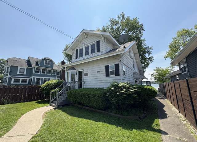 Property at 791 Oak Ct, Crystal Lake, IL 60014, 3 beds, 2 baths