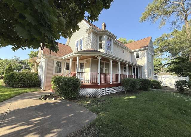 Property at 261 N Evergreen Ave, Elmhurst, IL 60126, 3 beds, 2.5 baths