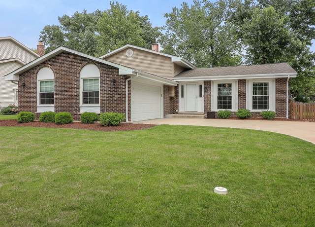 Property at 5s715 Cloverdale Ct, Naperville, IL 60540, 3 beds, 2 baths