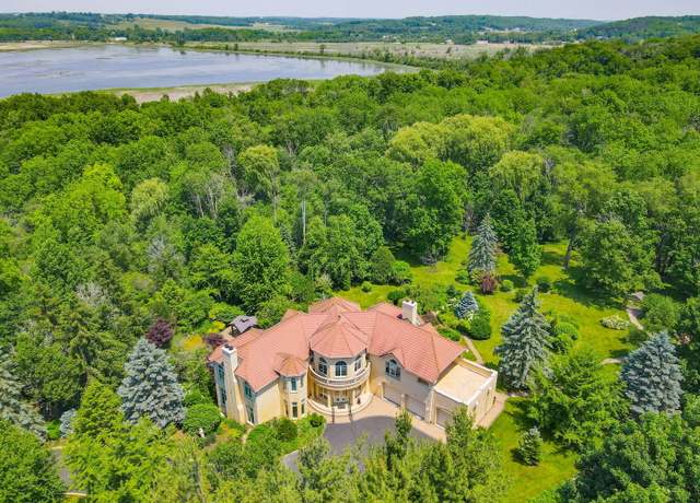 Property at W3318 Lake Forest Ln, Lake Geneva, WI 53147, 5 beds, 2.5 baths