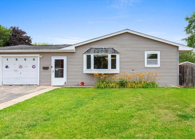 Property at 1960 Cherokee Rd, Carpentersville, IL 60110, 3 beds, 1.5 baths