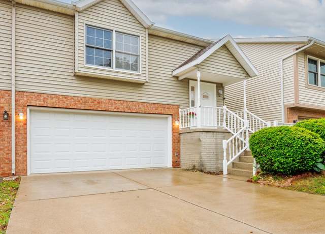 Property at 12 Parkshores Dr, Bloomington, IL 61701, 3 beds, 2 baths