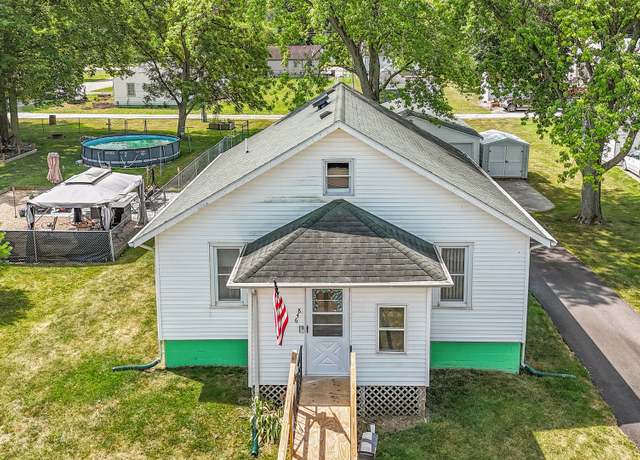Property at 846 E Pells St, Paxton, IL 60957, 2 beds, 1 bath