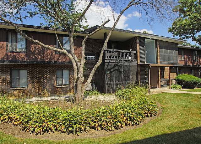Property at 4710 W Northfox Ln #3, Mchenry, IL 60050, 2 beds, 1.5 baths