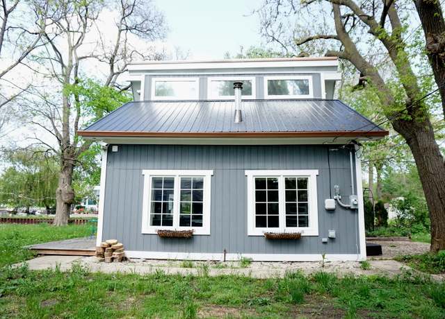 Property at 2204 Beach Dr E, Fox River Grove, IL 60021, 1 bed, 1 bath