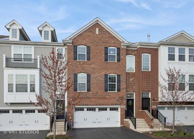 Property at 2504 Huntleigh Ln #804, Woodridge, IL 60517, 2 beds, 2.5 baths