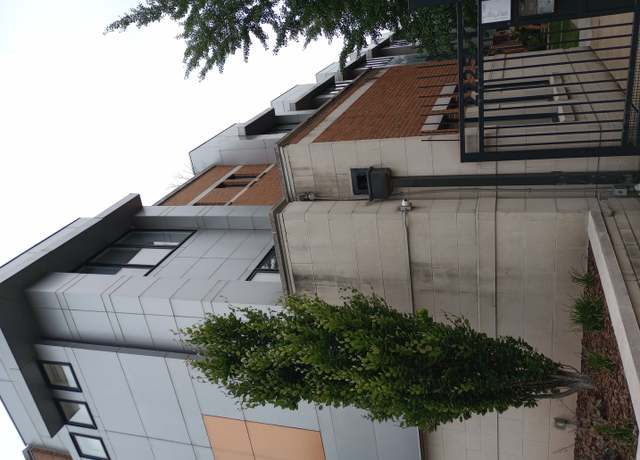 Property at 2225 W Madison St #2, Chicago, IL 60612, 4 beds, 2.5 baths