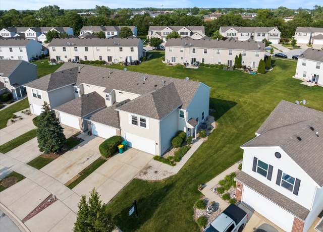 Property at 25251 Shannon Dr, Manhattan, IL 60442, 3 beds, 2.5 baths