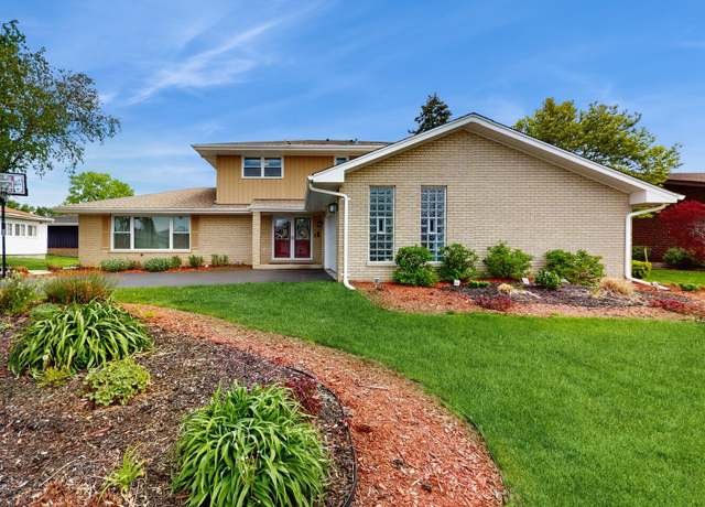 Property at 17205 University Ave, South Holland, IL 60473, 4 beds, 2.5 baths