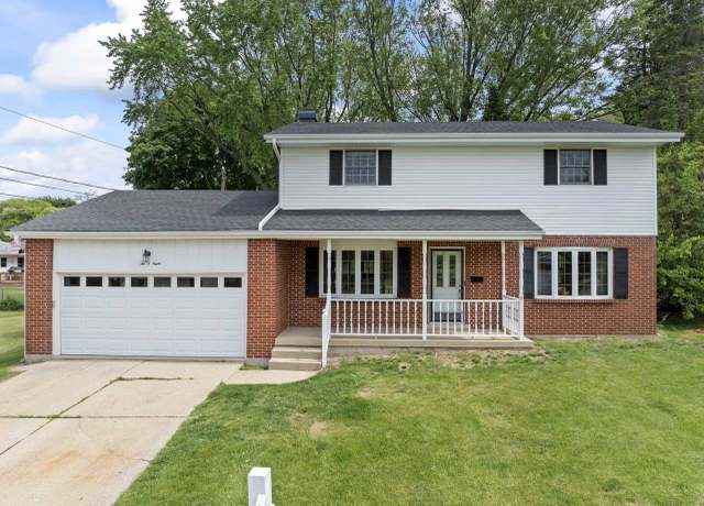 Property at 208 Ridge St, Algonquin, IL 60102, 4 beds, 2.5 baths
