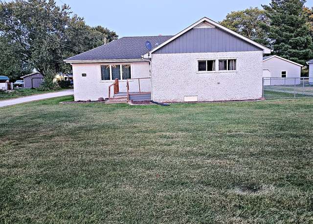 Property at 713 Fuller Ave, Streator, IL 61364, 3 beds, 1 bath