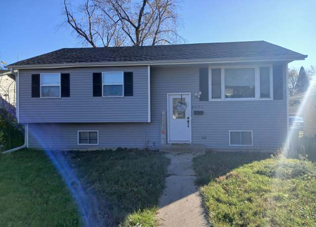 Property at 2121 Carmel Blvd, Zion, IL 60099, 4 beds, 2 baths
