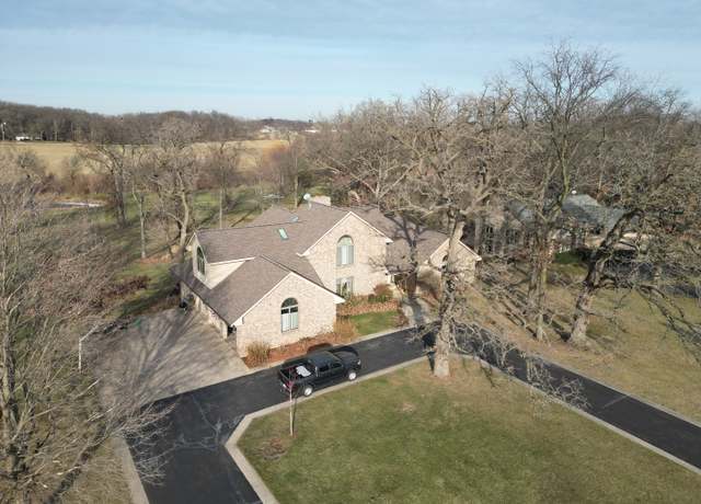 Property at 10072 E Hickory Ridge Dr, Rochelle, IL 61068, 4 beds, 3.5 baths