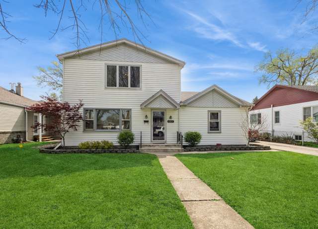 Property at 10807 Oak Ave, Chicago Ridge, IL 60415, 3 beds, 2.5 baths