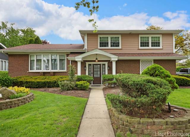Property at 548 Lois Ct, Mount Prospect, IL 60056, 4 beds, 2.5 baths