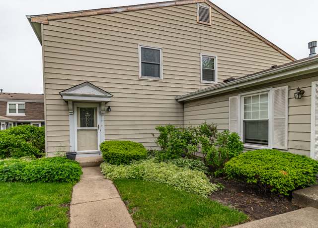 Property at 412 Farmingdale Cir, Vernon Hills, IL 60061, 2 beds, 1.5 baths