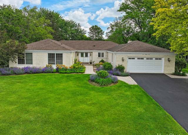 Property at 275 Surrey Ln, Barrington, IL 60010, 4 beds, 2.5 baths