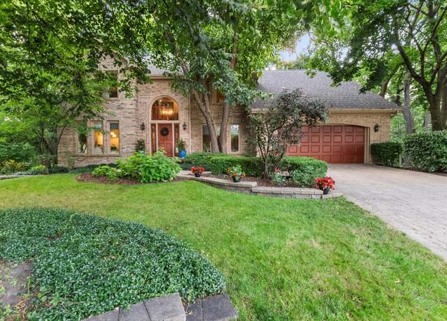 Property at 2413 River Woods Dr, Naperville, IL 60565, 4 beds, 4 baths