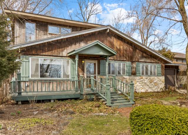Property at 44 W Streamwood Blvd, Streamwood, IL 60107, 3 beds, 3 baths