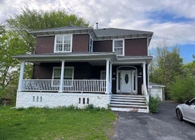 Property at 364 Bent St, Elgin, IL 60120, 5 beds, 1.5 baths