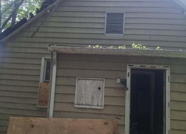 Property at 520 Alexander Ave, Peoria, IL 61603, 2 beds, 1 bath