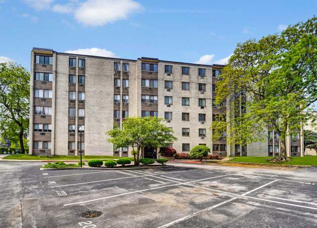 Property at 9740 S Pulaski Rd #306, Oak Lawn, IL 60453, 2 beds, 1.5 baths
