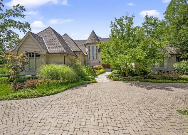 Property at 8698 S Madison St, Burr Ridge, IL 60527, 5 beds, 6 baths