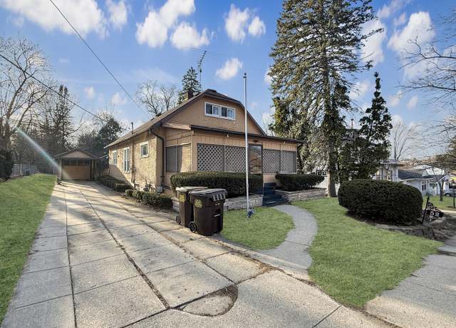 Property at 52 N Mernitz Ave, Freeport, IL 61032, 2 beds, 2.5 baths