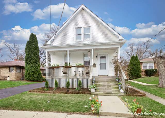 Property at 300 Park Ave, Antioch, IL 60002, 3 beds, 1.5 baths