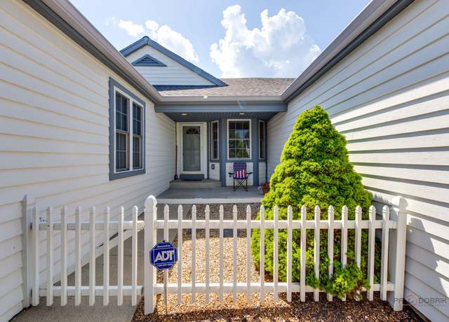 Property at 1538 Queen Ann Ln, Gurnee, IL 60031, 2 beds, 2.5 baths