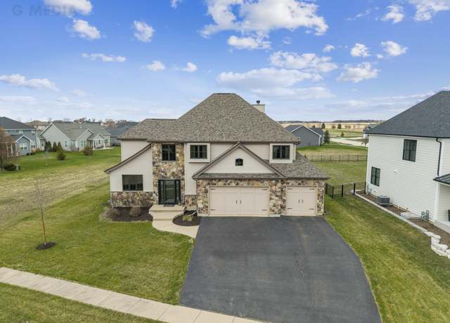 Property at 1117 Heron Creek Dr, Sycamore, IL 60178, 5 beds, 4.5 baths