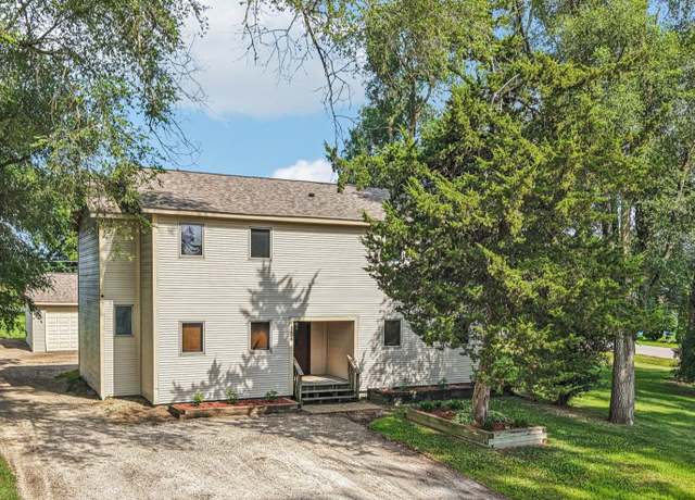 Property at 4204 East Dr, Wonder Lake, IL 60097, 3 beds, 2.5 baths