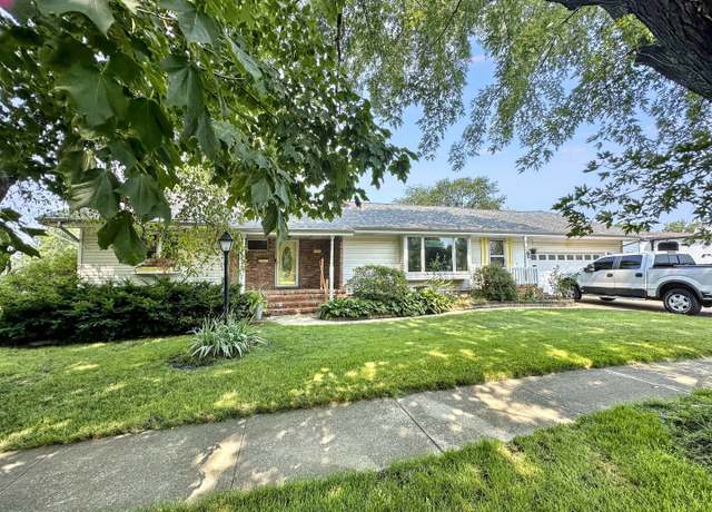 Property at 614 S Thomas St, Gilman, IL 60938, 3 beds, 2 baths