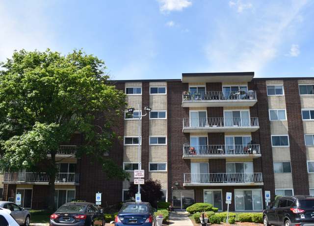 Property at 2900 Maple Ave Unit 10E, Downers Grove, IL 60515, 1 bed, 1 bath