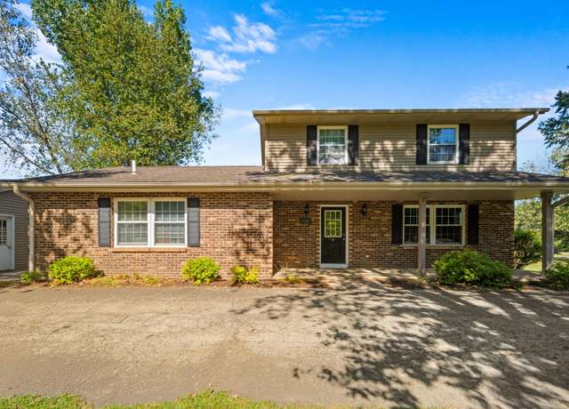 Property at 10 W Timberlake Trl, Oswego, IL 60543, 4 beds, 2.5 baths