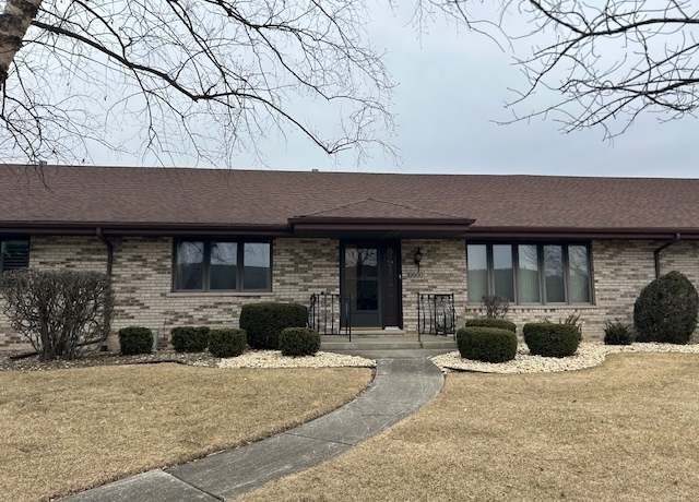 Property at 10600 Lynn Dr, Orland Park, IL 60467, 2 beds, 2 baths