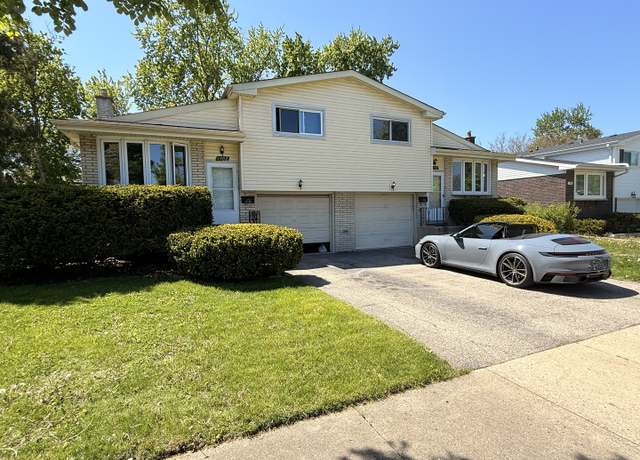 Property at 1704 N Drury Ln, Arlington Heights, IL 60005, 8 beds, 2.5 baths