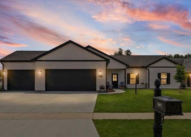 Property at 1807 E Fairfield Cir, Urbana, IL 61802, 3 beds, 2 baths