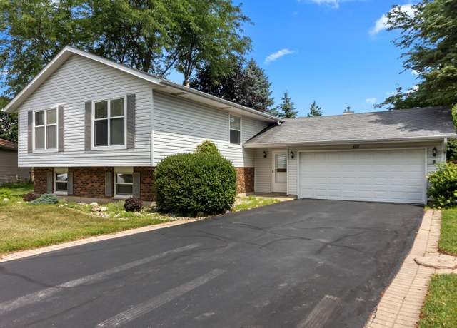Property at 597 Kimer Ct, Crystal Lake, IL 60012, 4 beds, 3 baths