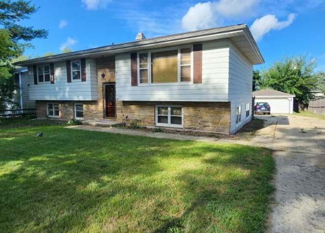 Property at 33276 N Sunset Ave, Grayslake, IL 60030, 5 beds, 2 baths