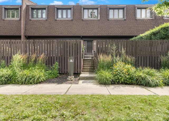 Property at 1020 Deerfield Rd, Highland Park, IL 60035, 3 beds, 2.5 baths