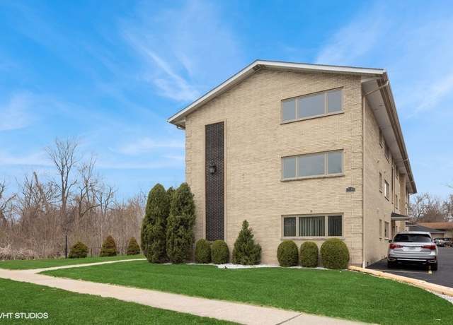 Property at 7330 Ogden Ave #3, Riverside, IL 60546, 2 beds, 1.5 baths