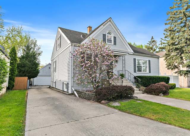 Property at 47 Central Ave, Roselle, IL 60172, 3 beds, 2.5 baths