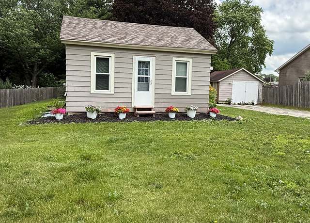 Property at 423 Maple St, Marengo, IL 60152, 2 beds, 1 bath