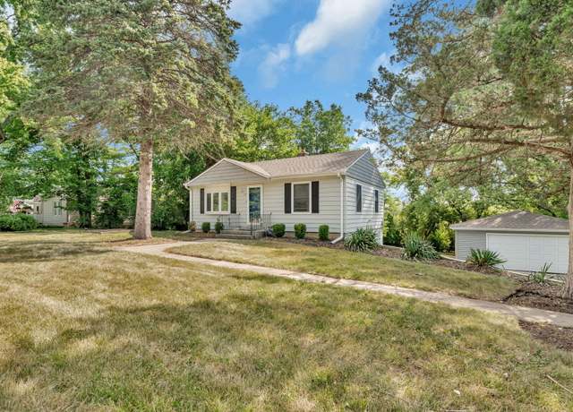 Property at 1107 S Hough St S, Barrington, IL 60010, 3 beds, 2 baths