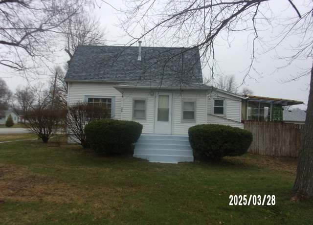 Property at 504 N Chicago St, Watseka, IL 60970, 2 beds, 1 bath
